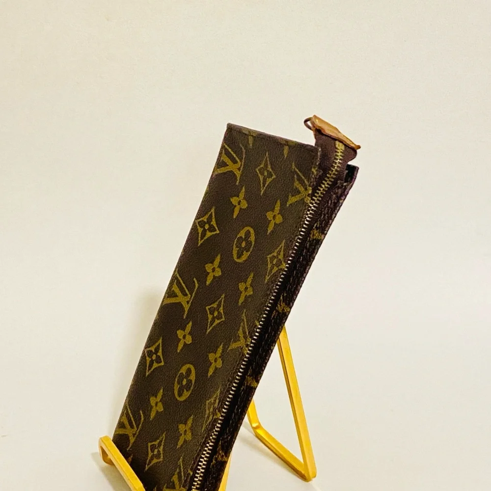 Louis Vuitton Brown and Gold Monogram Clutch size 8x4